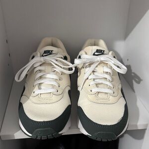 Nike Kids Sneakers in Cream and Dark Green